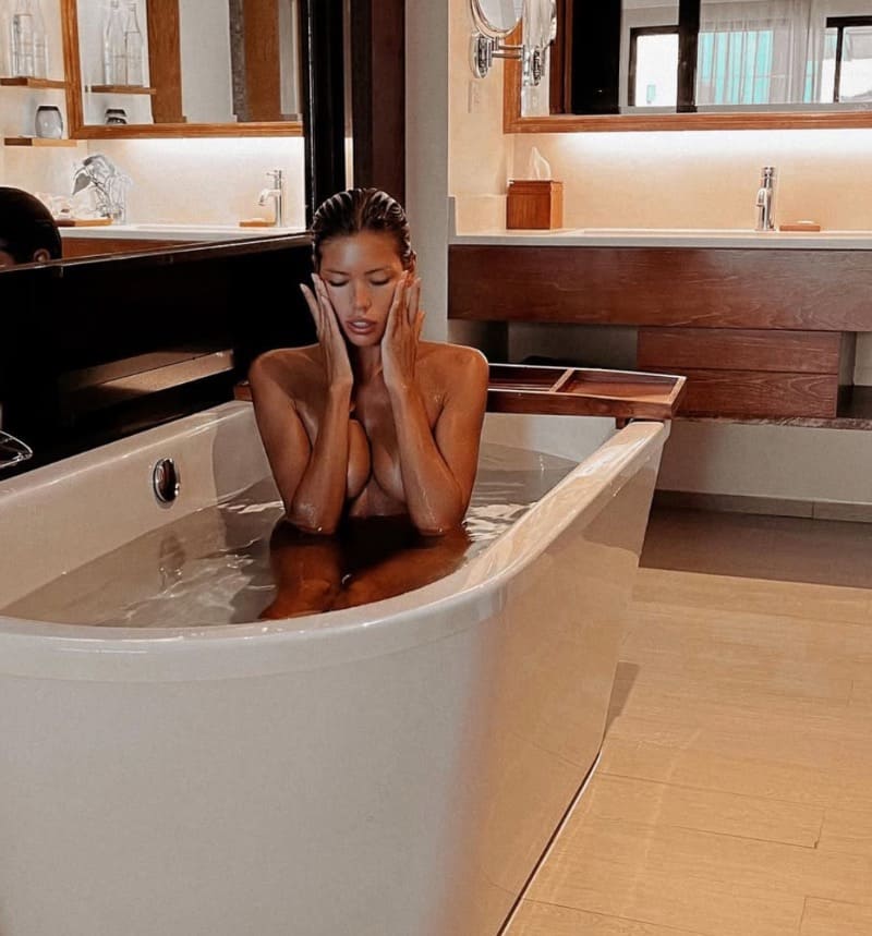 Babe in bathtub covering boobs