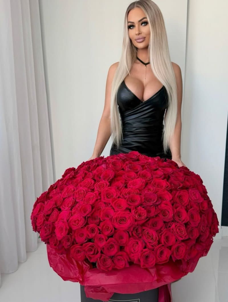 Blonde babe with loads of roses