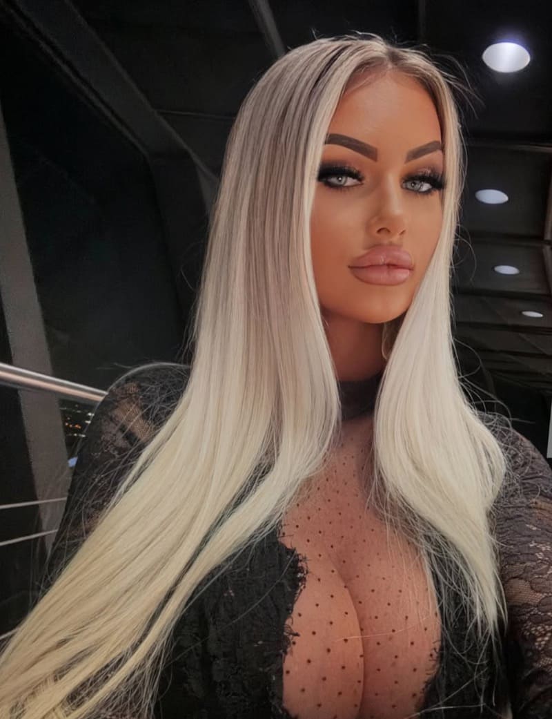 Sexy Anna in tight top with cleavage