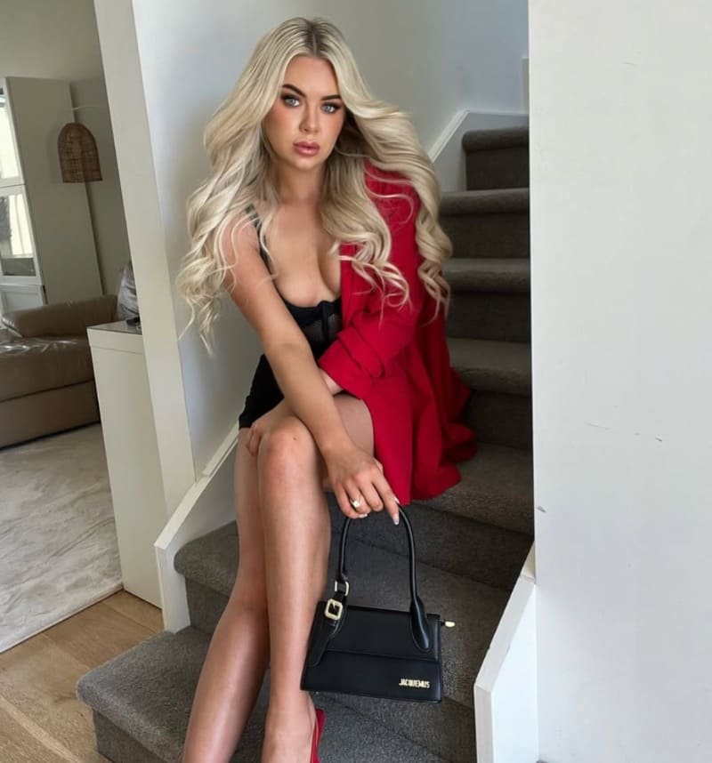 Babe in red dress with nice outfit