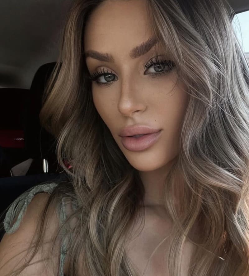 babe with nice lips