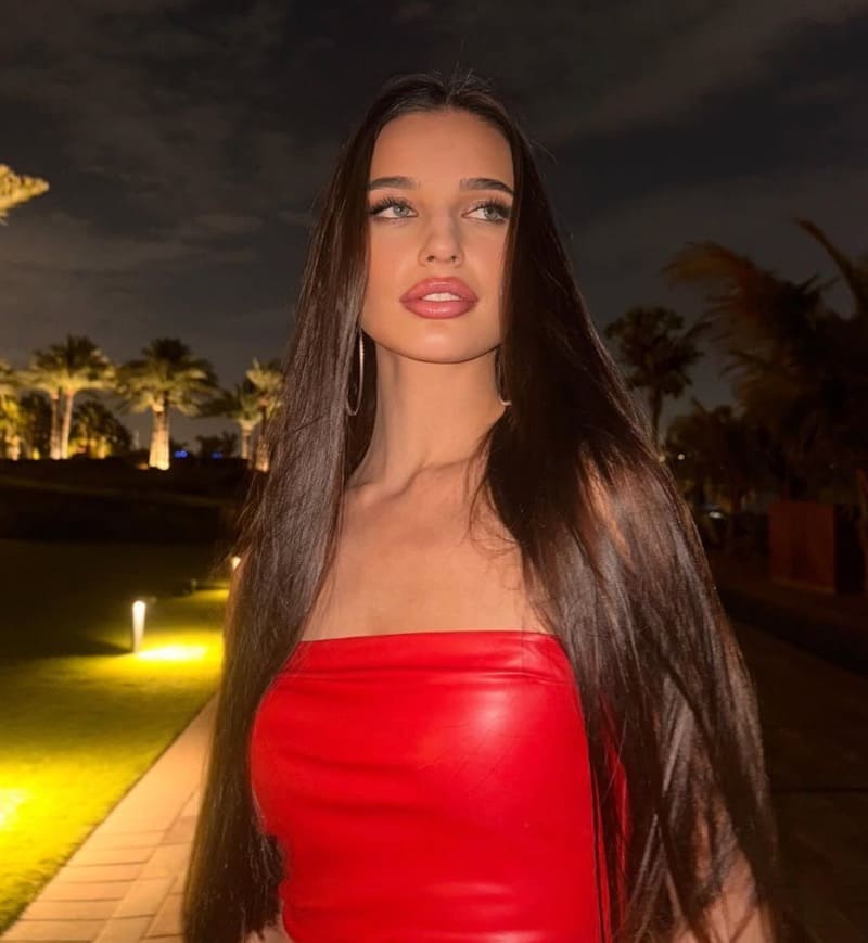 Babe in tight red dress
