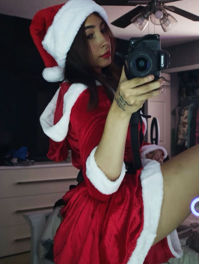 Ana in christmas outfit