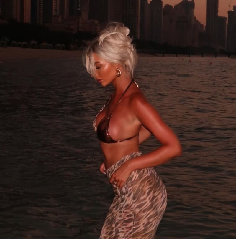 Babe in sexy outfit