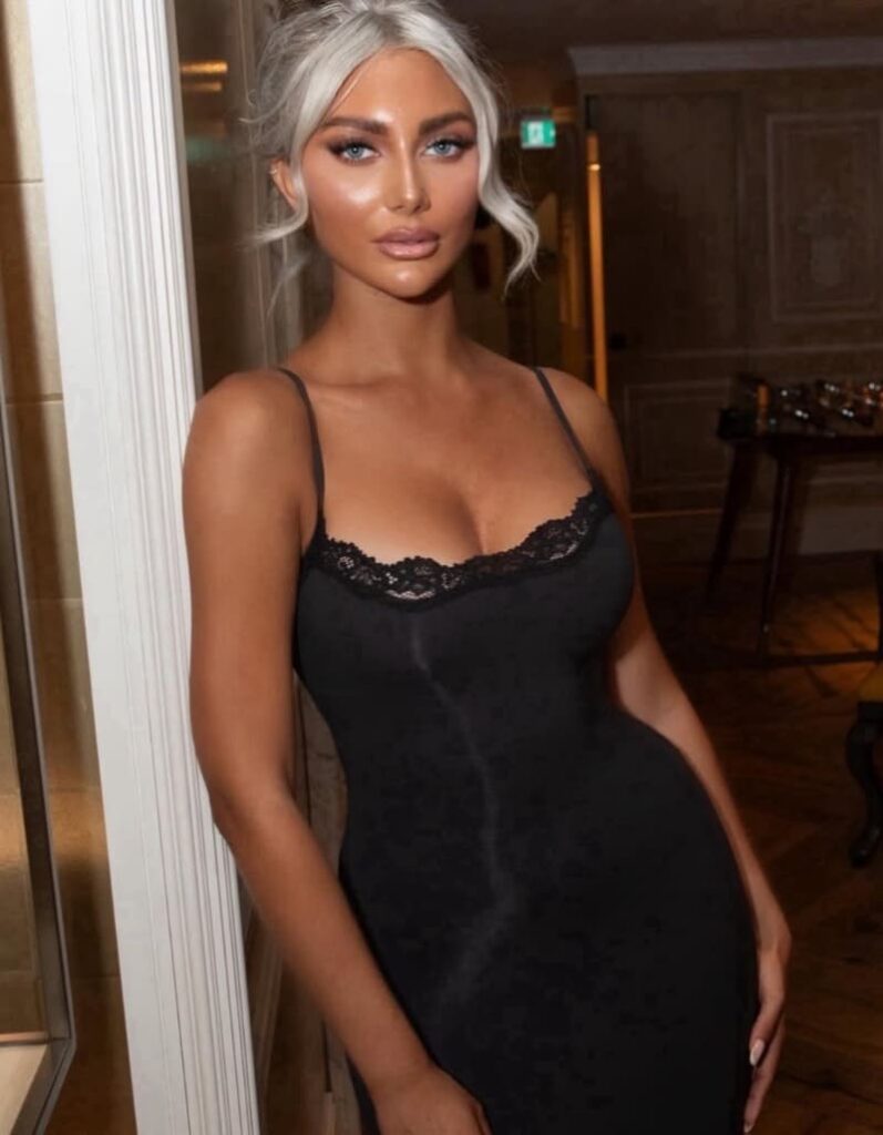 Babe in tight dress