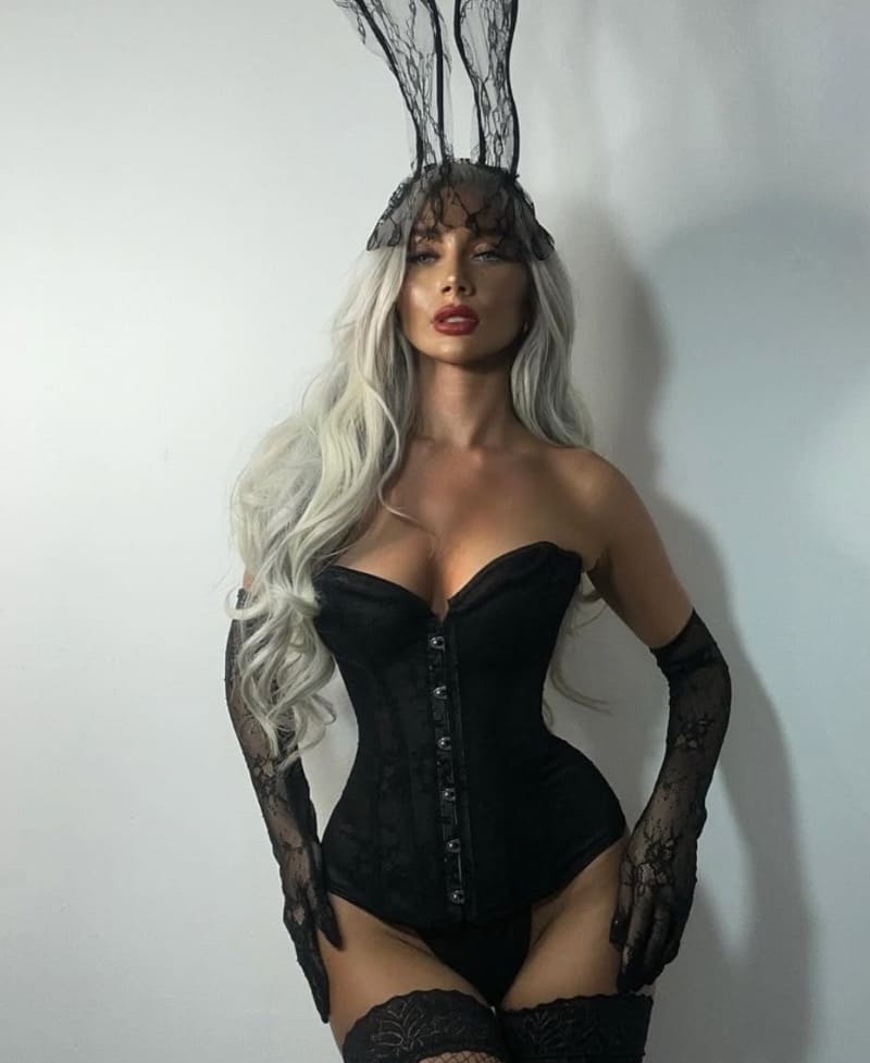 Blonde bombshell in lingerie