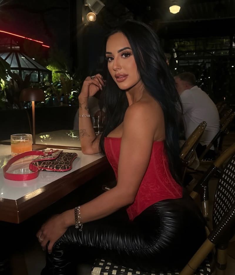 Babe in red