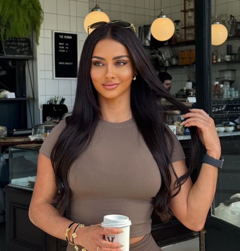 Babe in tight top