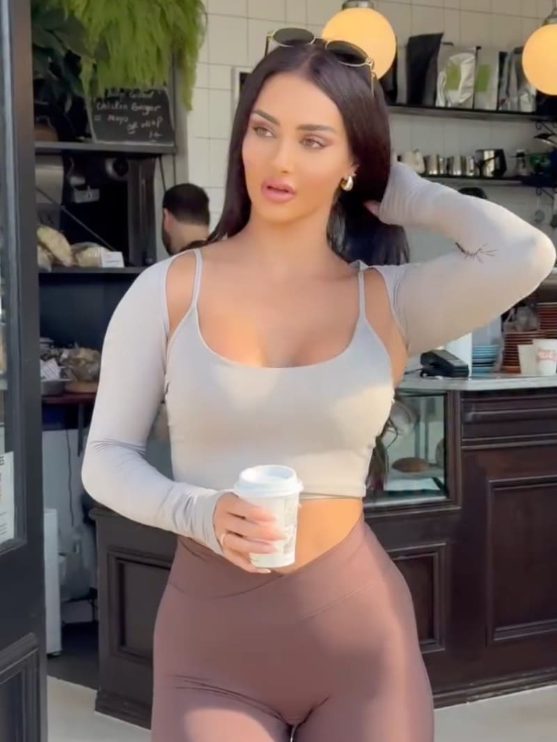 Sexy babe in sport clothes