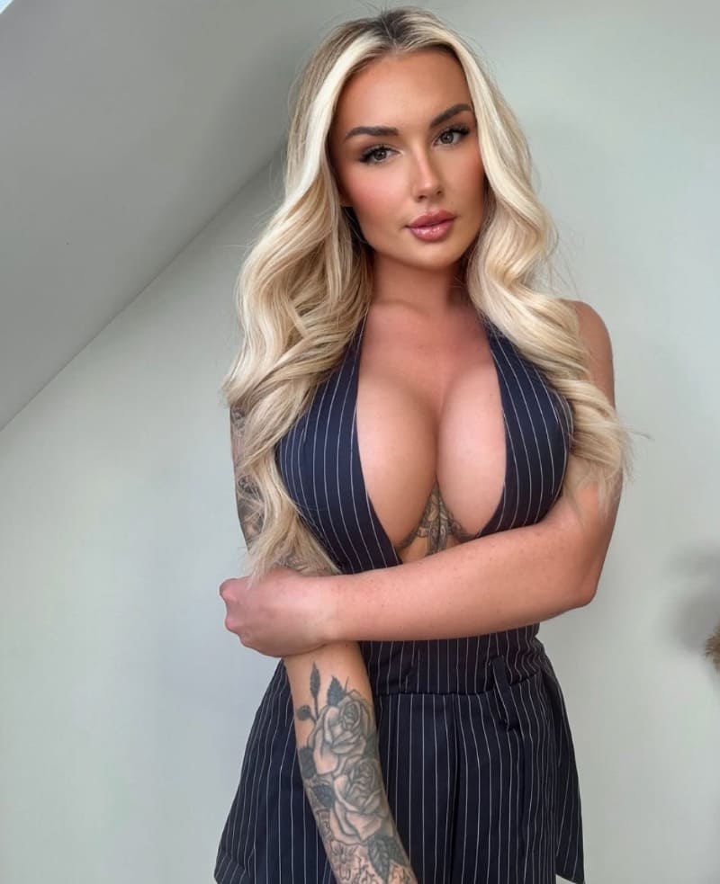 Sexy woman with nice big tits