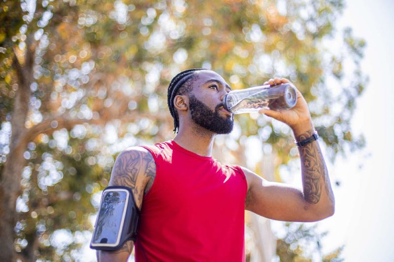 Man drinkgs electrolytes