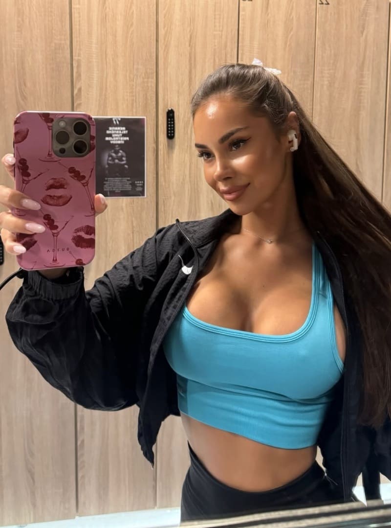 Babe in sexy blue top