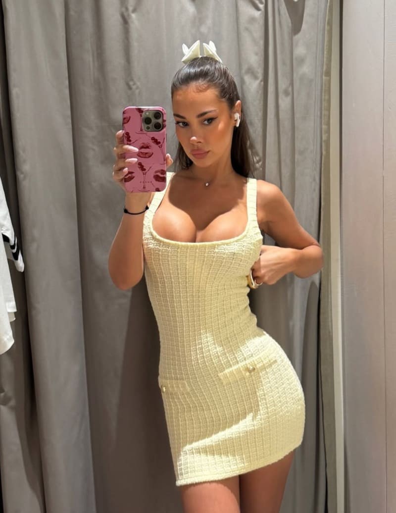 Babe in yellow tight dress