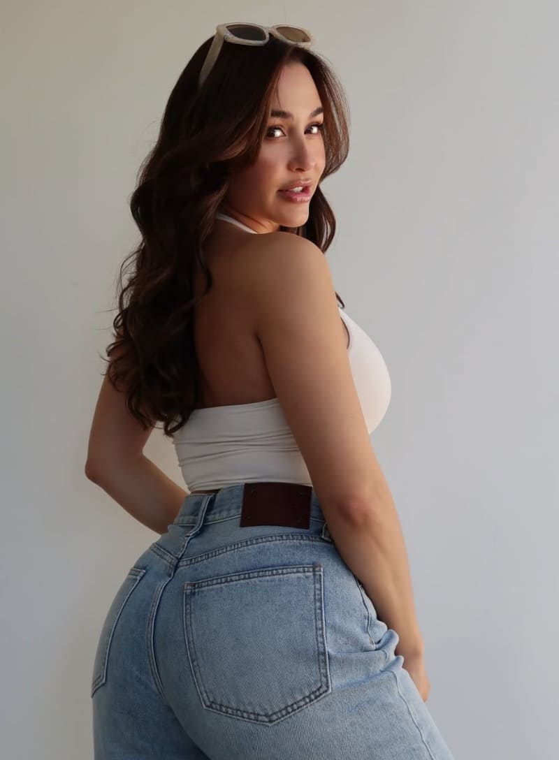 Babe with nice ass