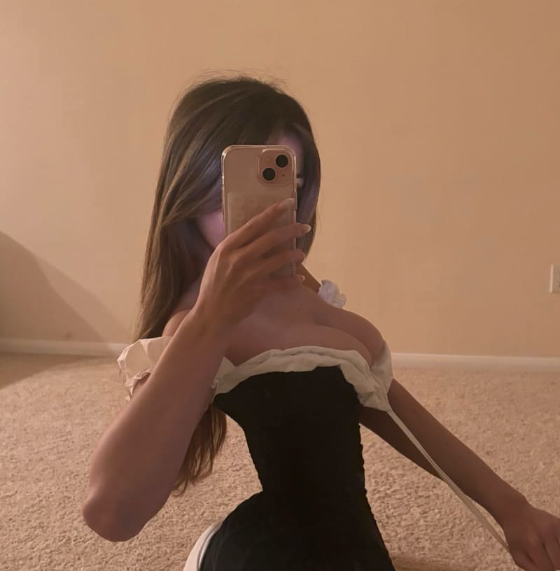 Miranda in sexy outfti