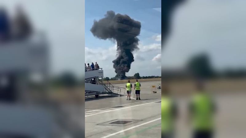 Black Smoke from plane Crash London Southend Airport