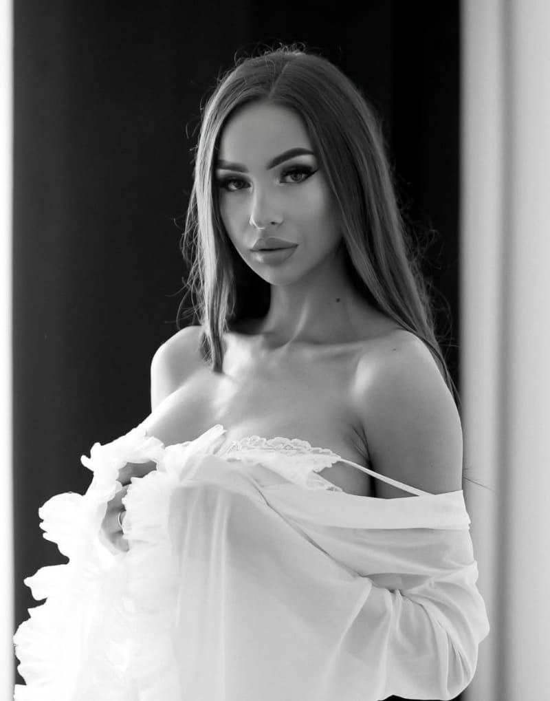 Sandra in white dress