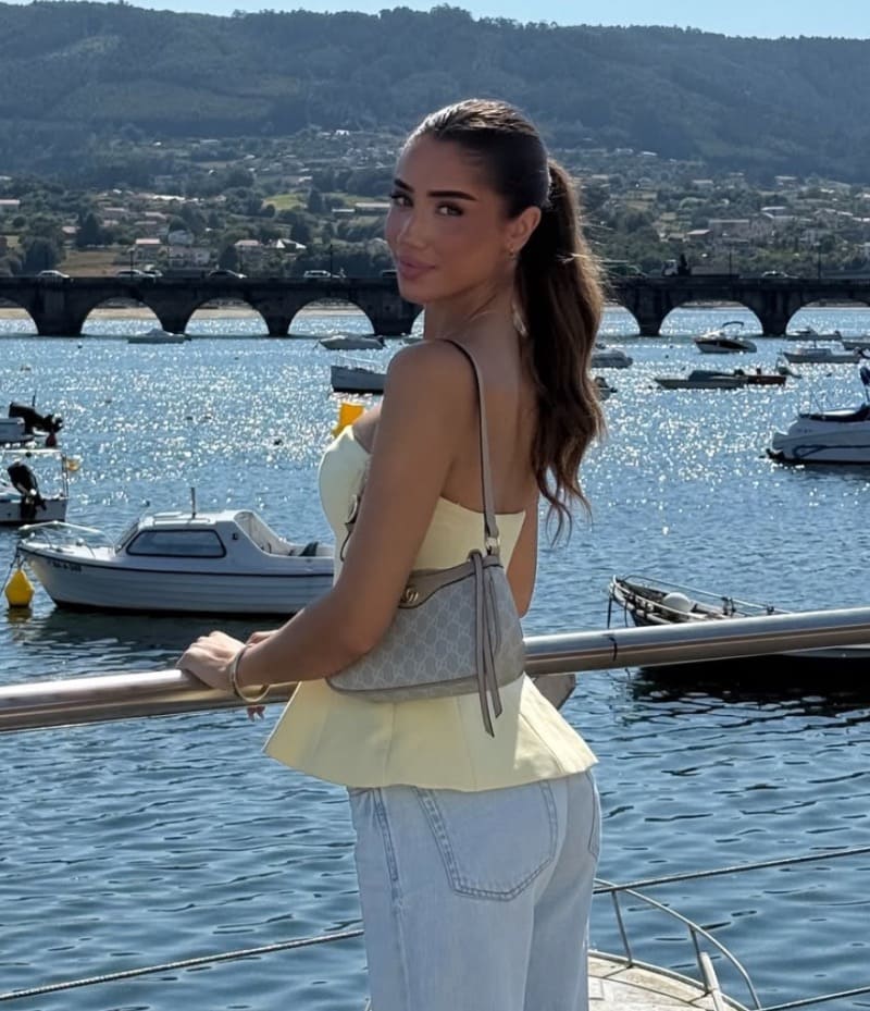 Clara next to water