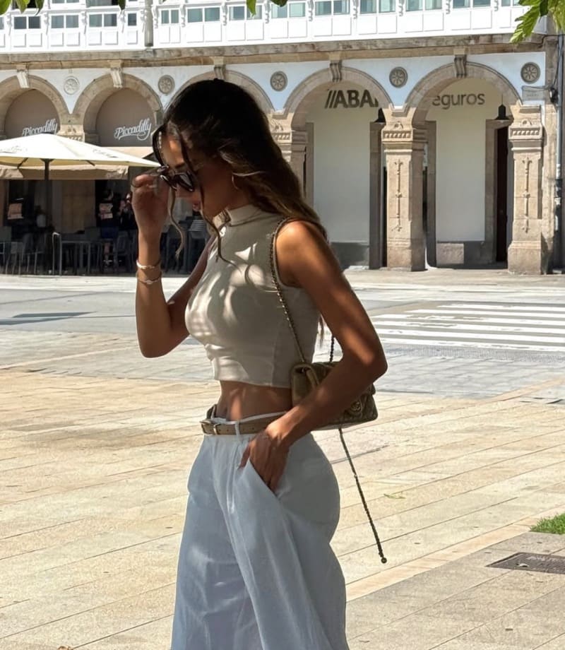 Clara on street