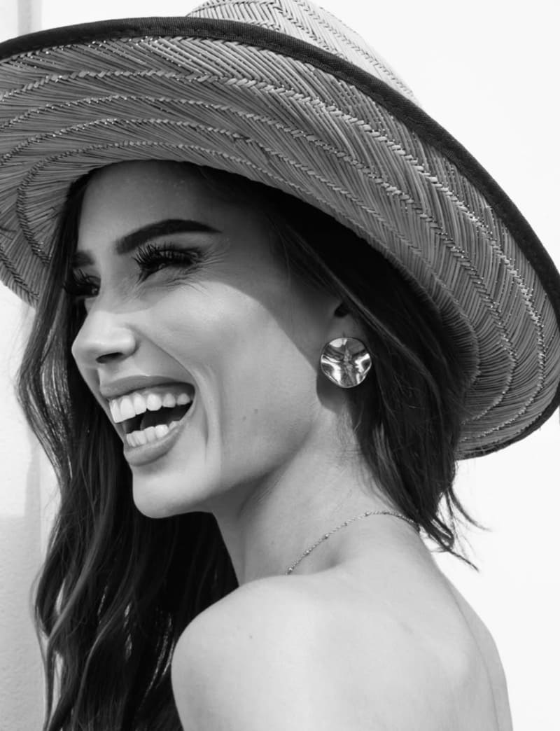 Clara  in black and white 