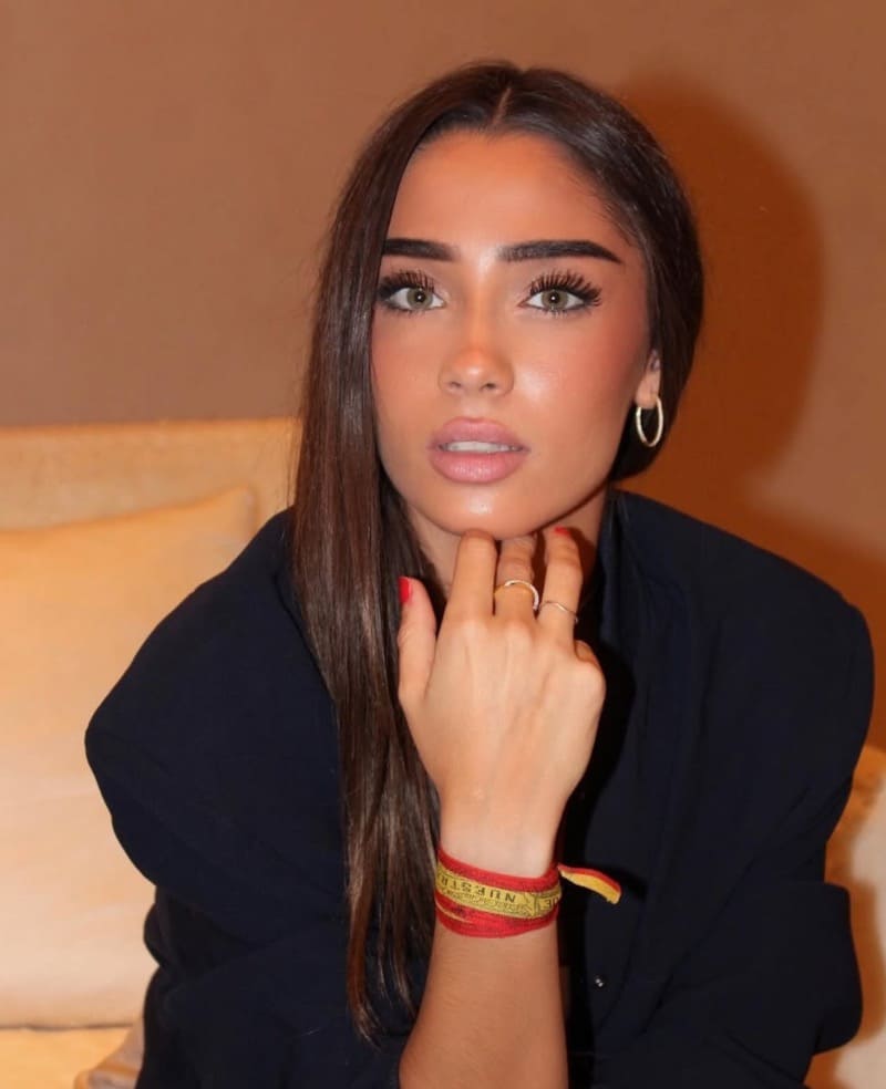 Babe looking seductively 