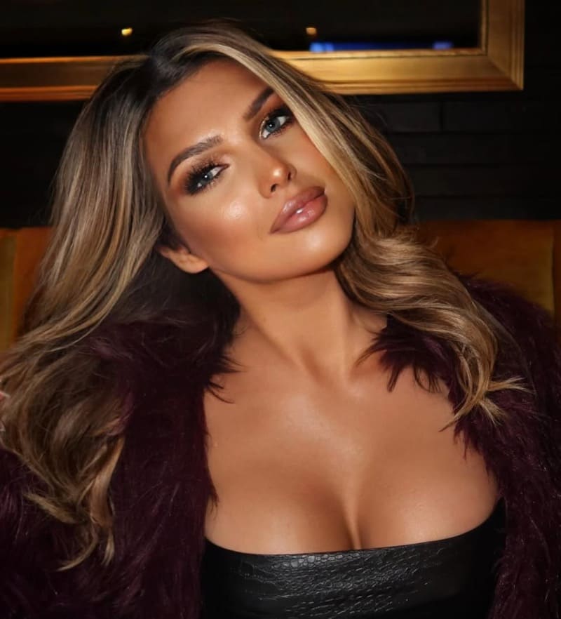 Sierra in black top with nice tits