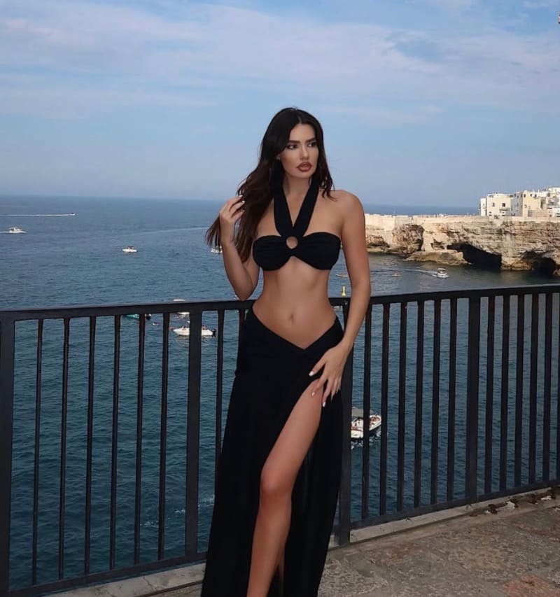 Anisa showing off legs and fighure