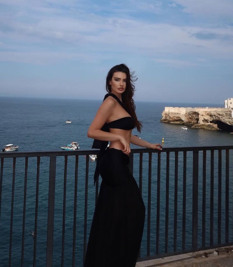 Babe in black