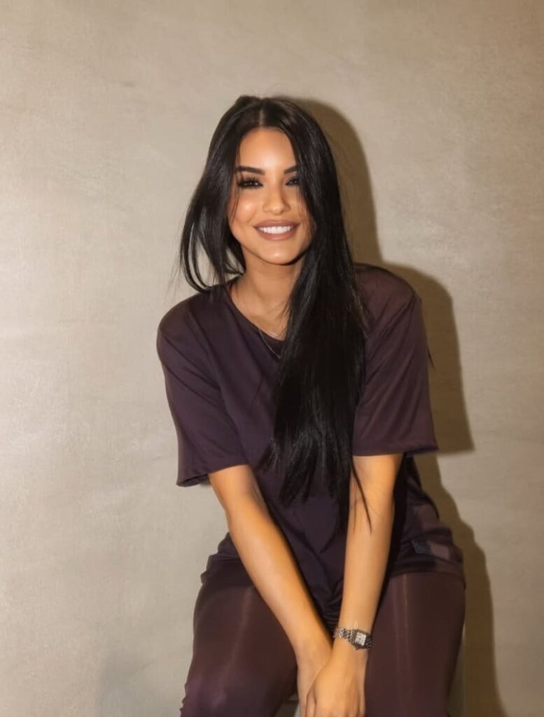 Babe in purple outfit