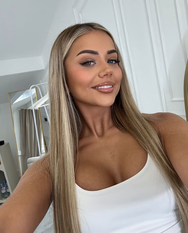 Natalia taking selfie