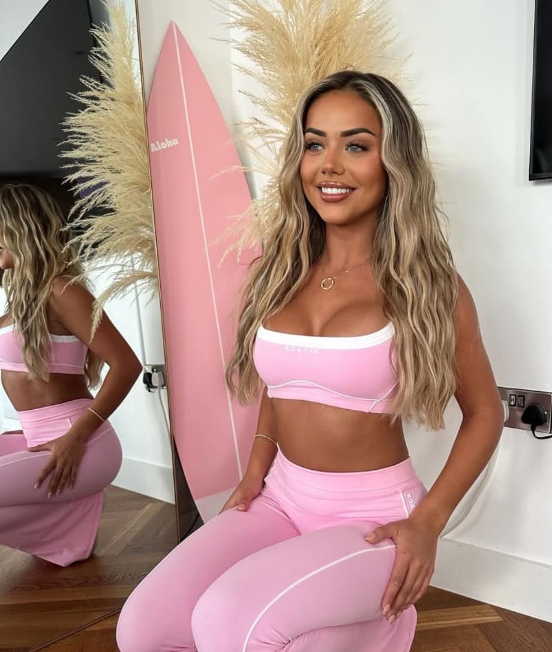 babe in pink outfit