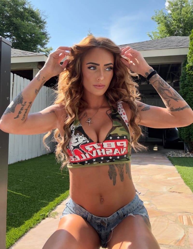 Babe with nice tits