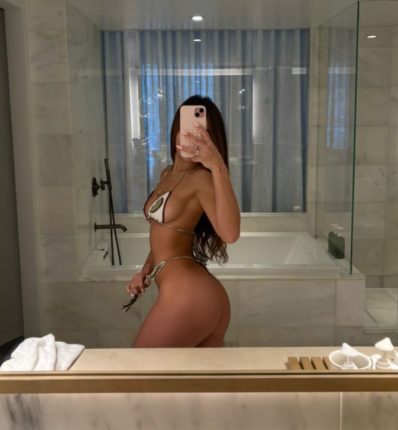 Mia in bathroom naked