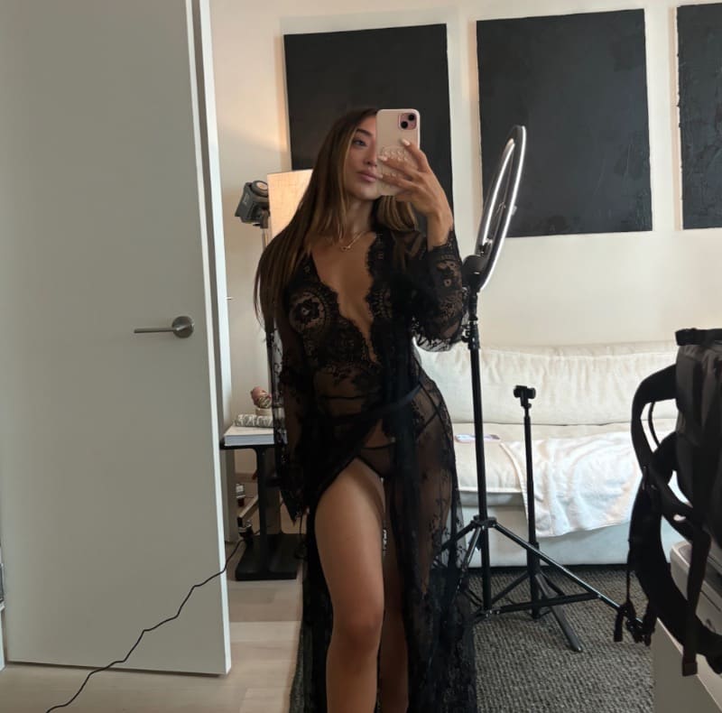 Mia in lingerie