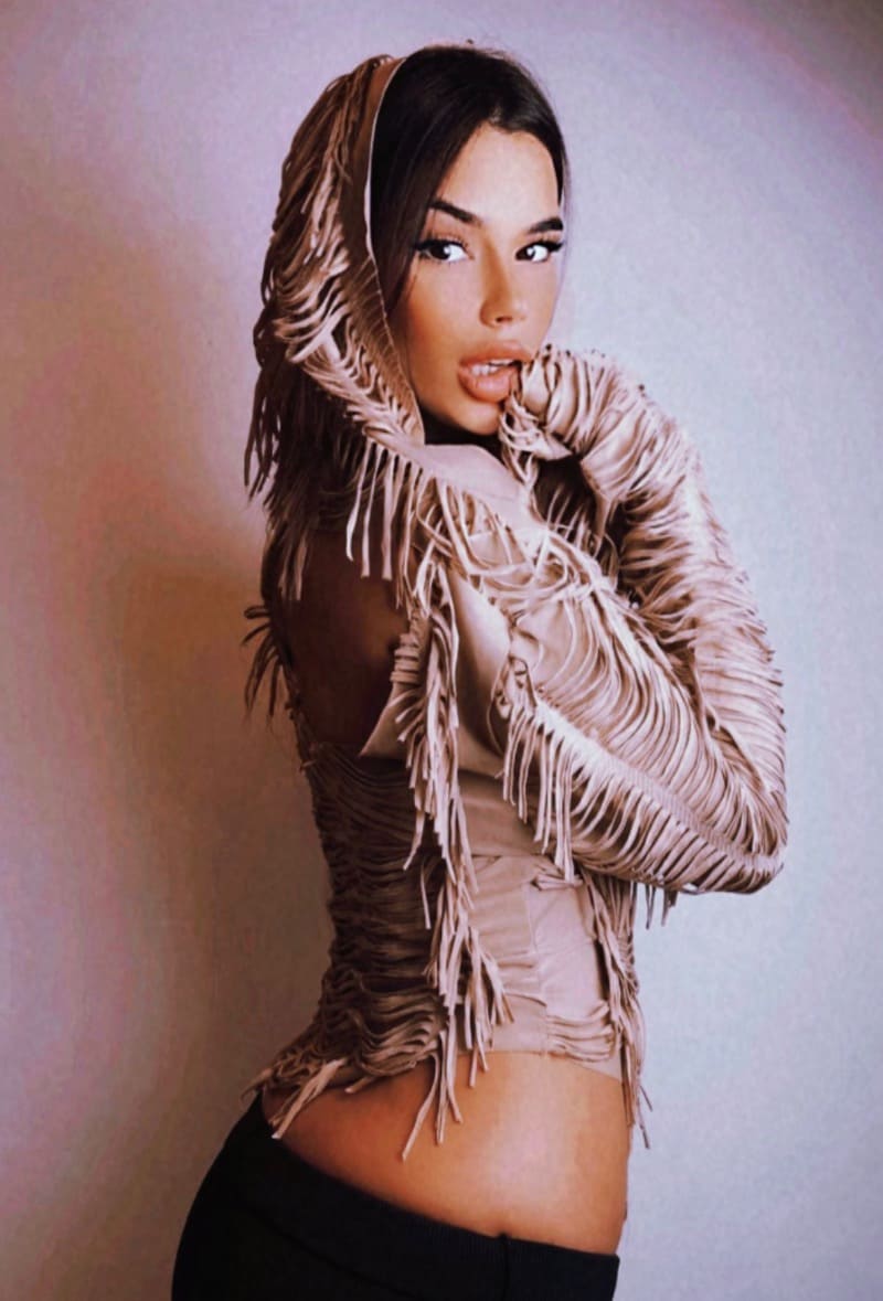 Babe in sexy outfit