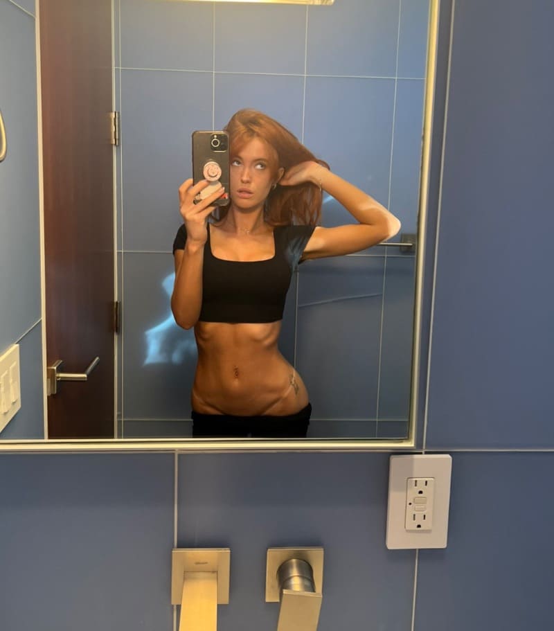 Sexy zoey in lingerie