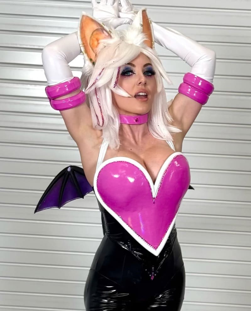 Babe in tight latex cosplay outfit