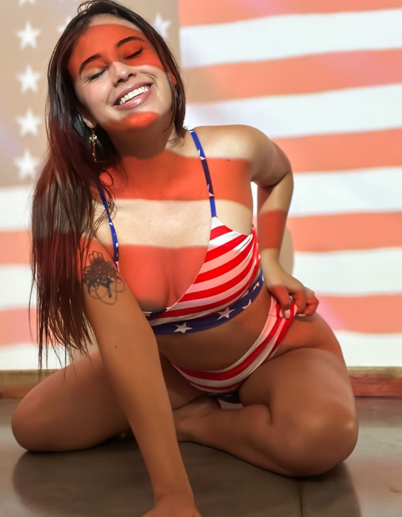 Babe in sexy bikini