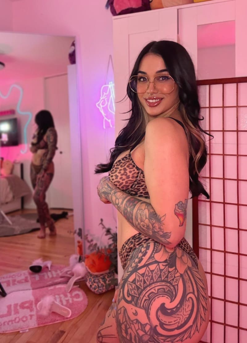Babe in sexy outfit showing off tattoos