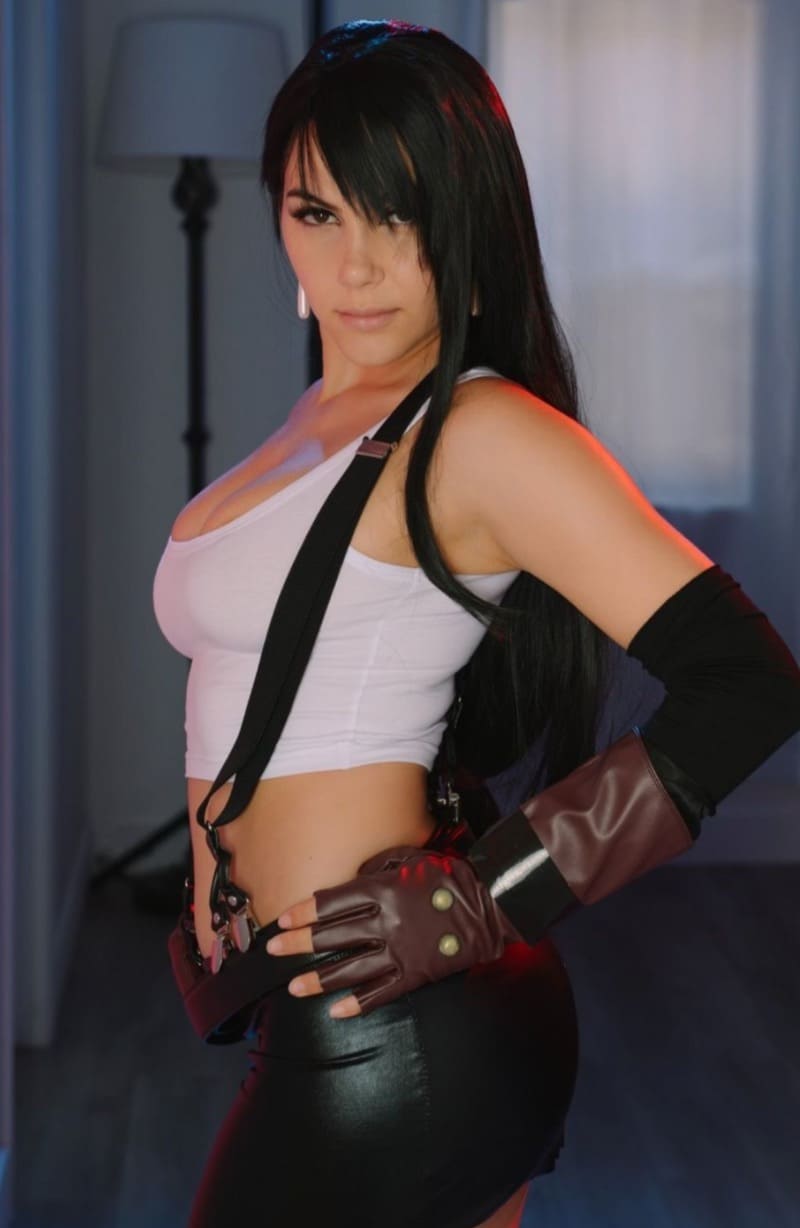 Valentina in sexy outfit
