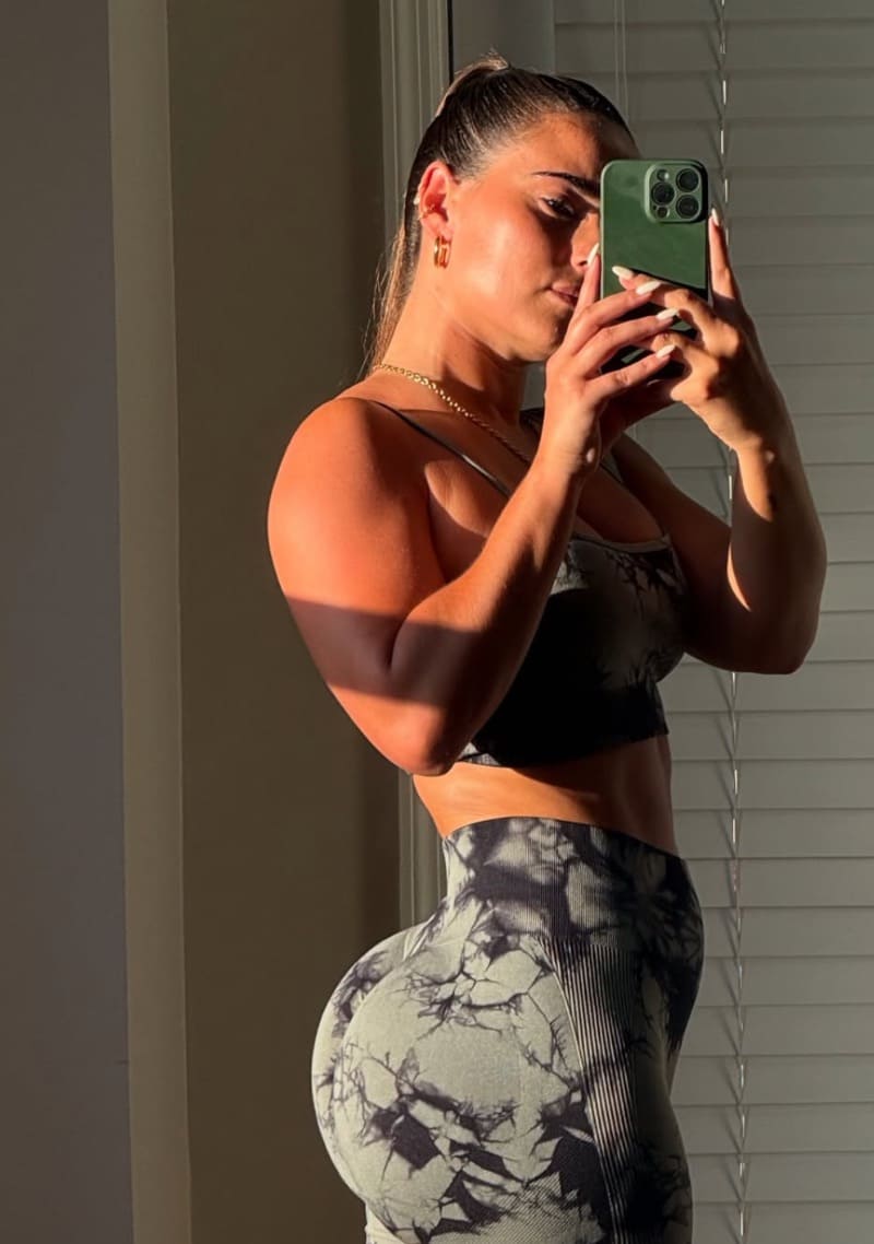 Maira in sexy sport outfit