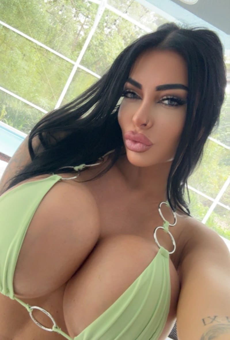 Lindi in green bikini