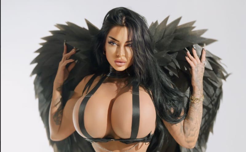 Babe in sexy angel outfit