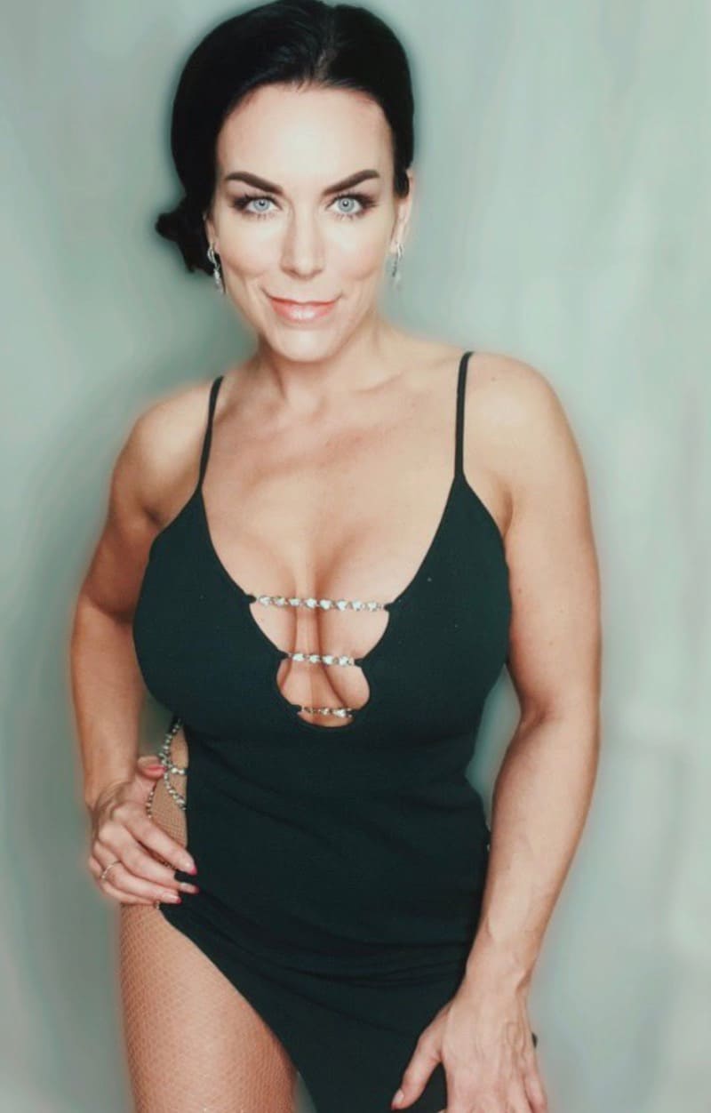 Babe in black bathing suit