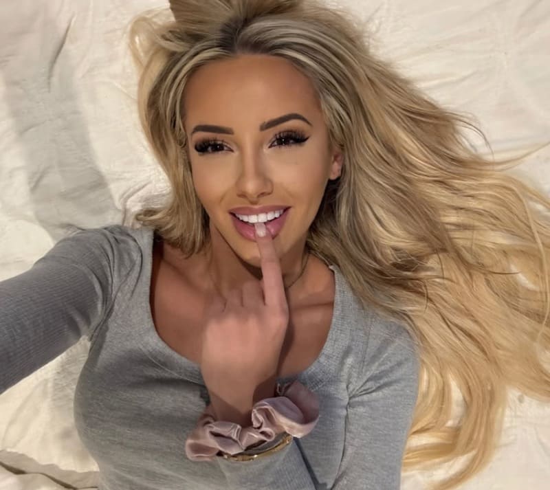 Leah in grey top on bed