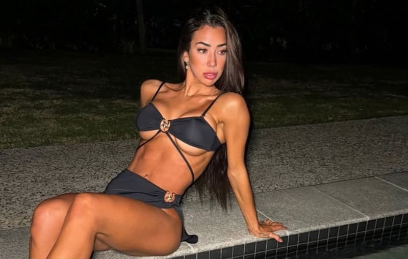 Babe in black bikini