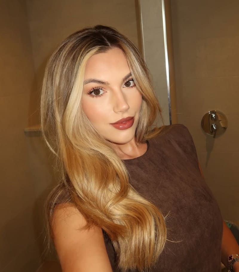 Kimberly in sexy outfit