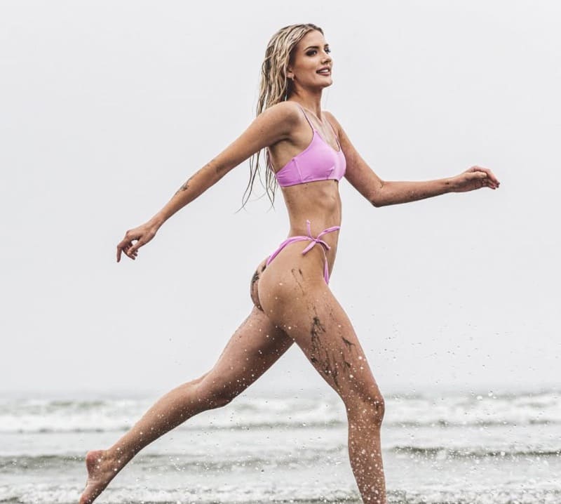 Elizabeth in sexy pink bikini