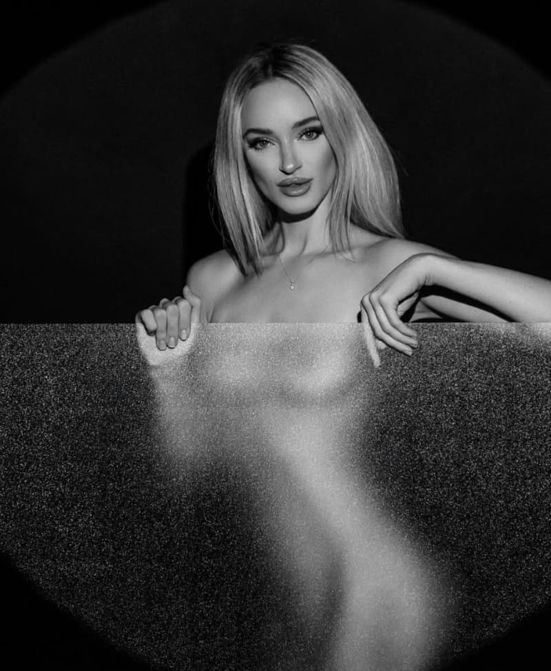 Kamila nude behind glass wall