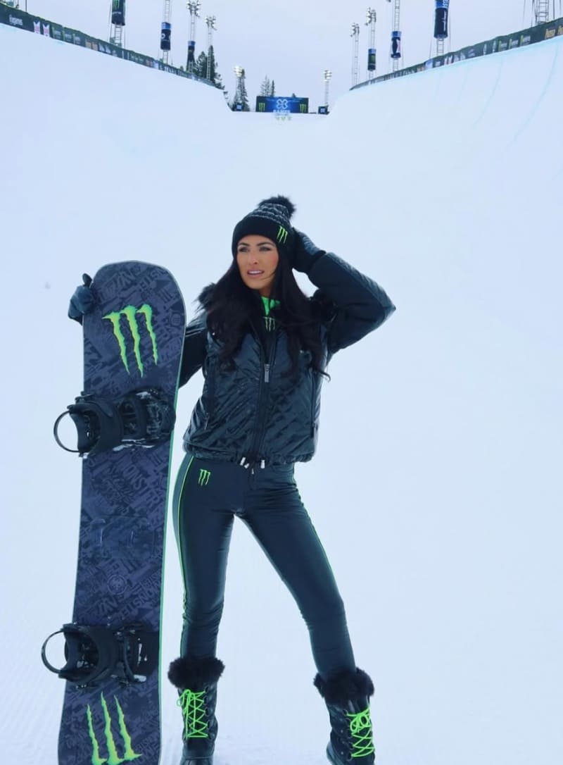 Kylie. looking good with snowboard